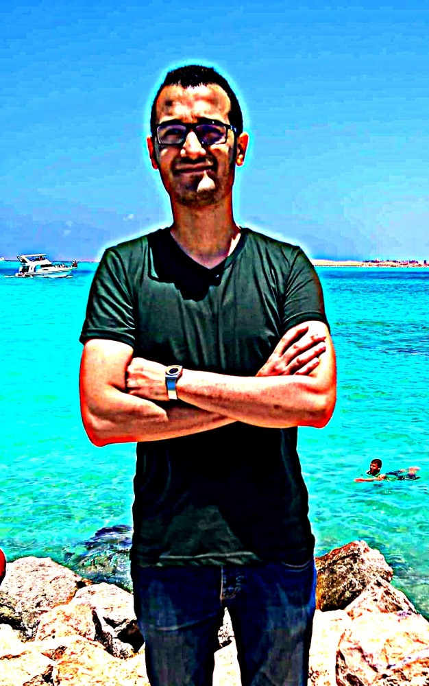 مصطفى والى