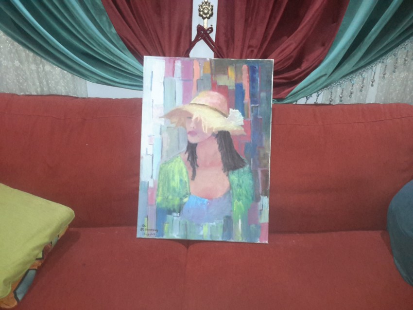السيدة بالقبعه