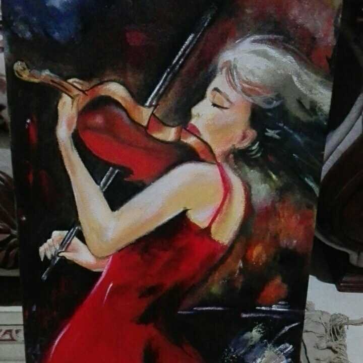 عازفة الكمان