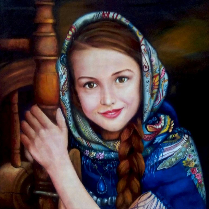 فتاة مبتسمة