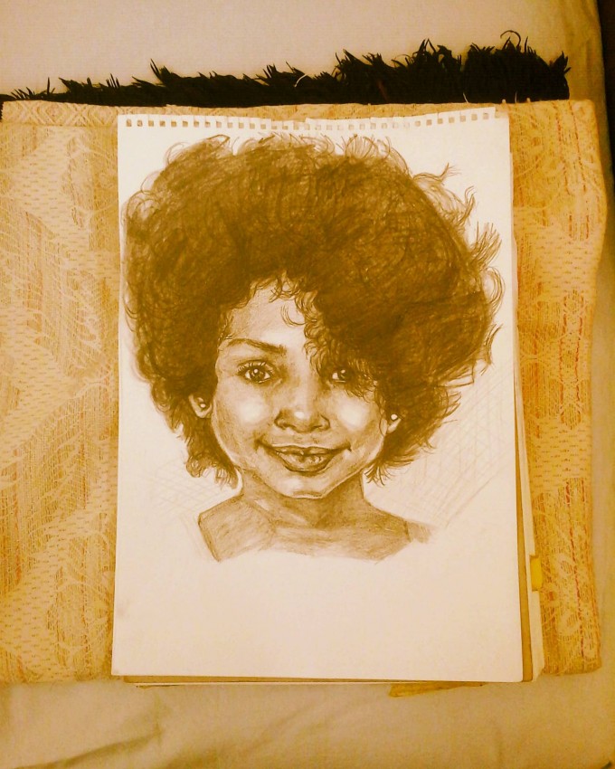 فتاه صغيرة سمراء