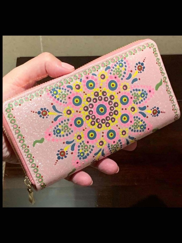 Dotting Art On A Wallet