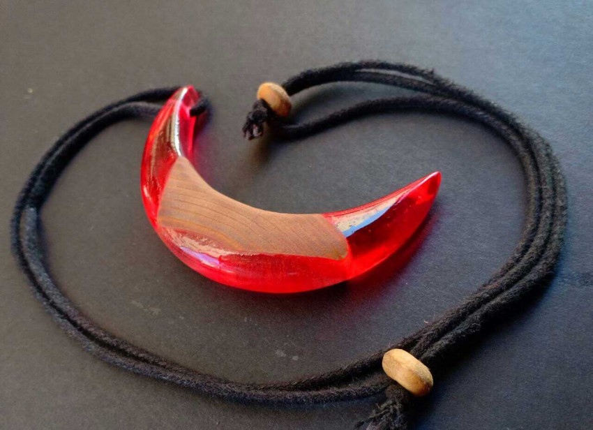 قلادة من الخشب و الريزن ٧