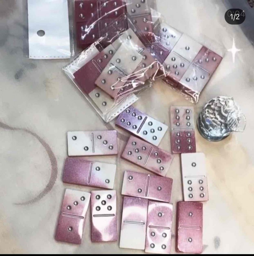 Domino (Resin)