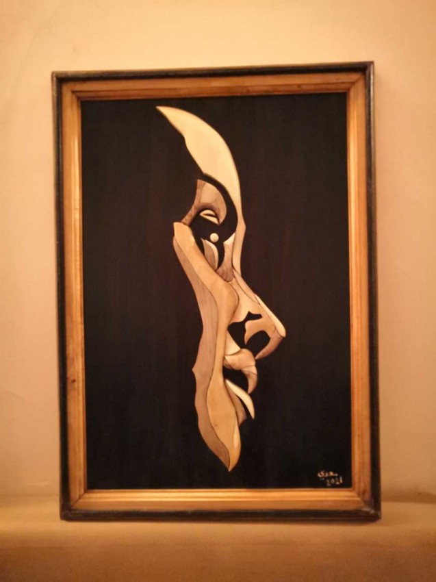 (تجلى امرأة  (فن الخشب