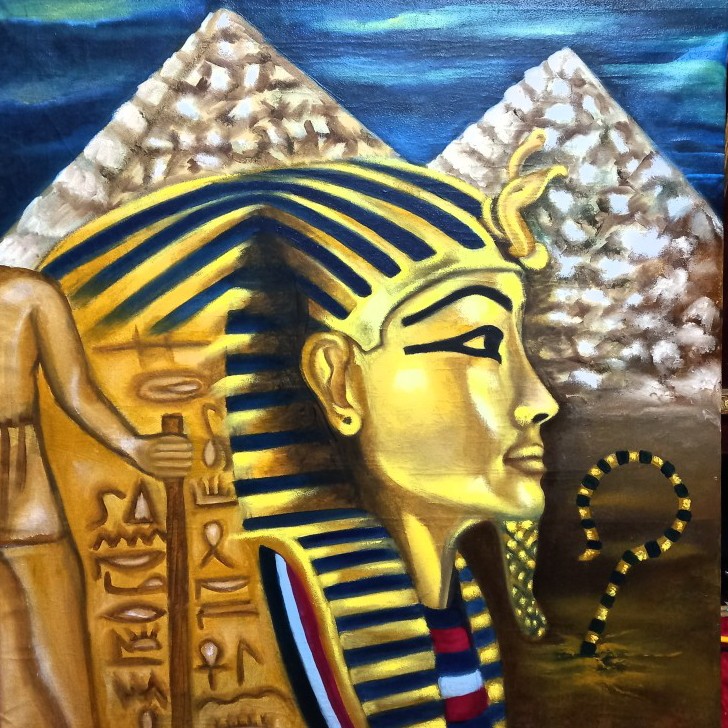 القوه وتوت عنخ امون